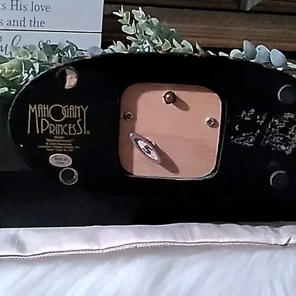 MOTHERHOOD MAHOGANY FIGURINE MUSICAL - Picture 7 of 8